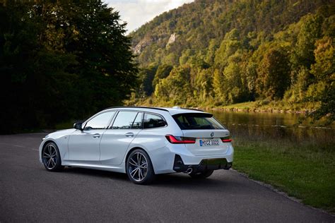 BMW 320d Touring su strada