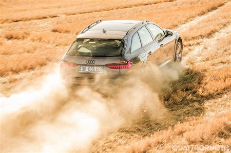 Audi S4 TDI in movimento su strada