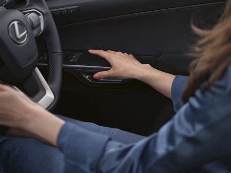 Lexus RX E-Latch System