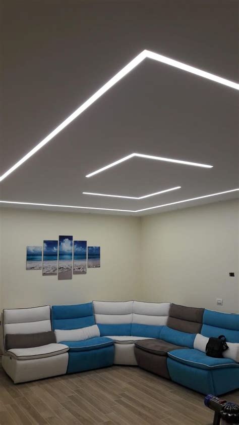 Interni personalizzati con luci a LED e dettagli bianchi