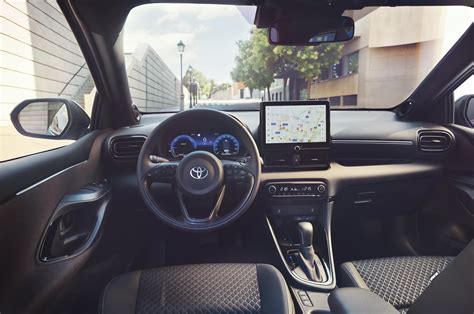 L'abitacolo della Toyota Yaris, spazioso e confortevole