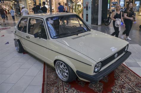 Volkswagen Golf MK1 in colore Mexico Beige