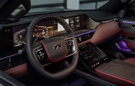 Interni Infiniti QX55 con doppio schermo InTouch