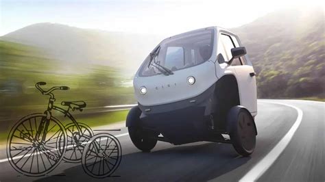 Triciclo su autostrada