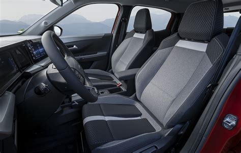 Schema dei sedili Intelli-Seats della Opel Frontera con indicazione della fessura centrale