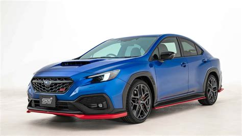Subaru STI in un ambiente montano