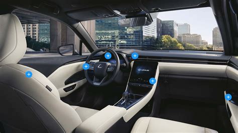 Interni della Lexus LBX con dettagli di lusso