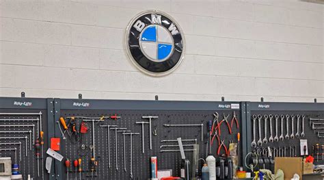 Interno officina BMW