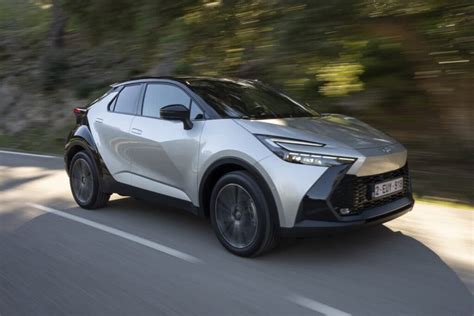 Toyota C-HR in strada