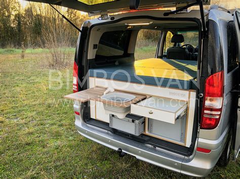 Mercedes Viano con kit camper ripiegato nel bagagliaio