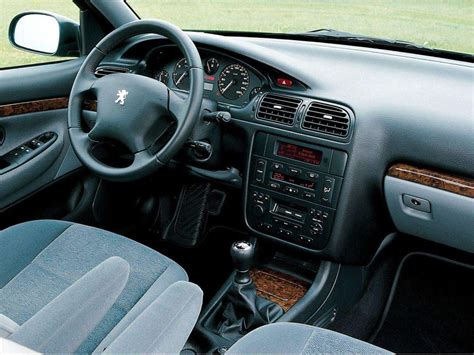 Interni di una Peugeot 406 Coupé