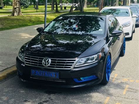 Volkswagen CC in curva