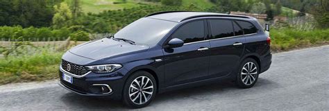 Station wagon per famiglia, lavoro e viaggio