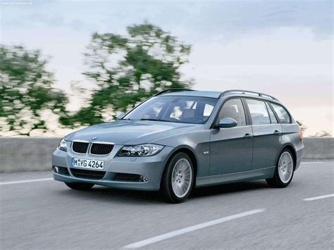 BMW 320d E90 touring in movimento