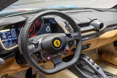 Interni della Ferrari 812 GTS