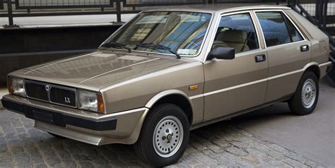 Lancia Delta prima serie, vista laterale