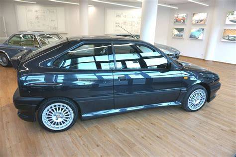 Lancia Delta HPE, profilo laterale
