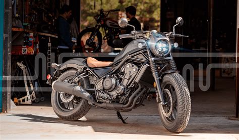 Honda CMX 500 Rebel vista di profilo