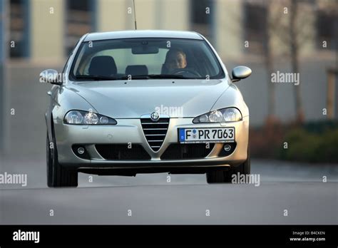 Alfa Romeo 147 vista frontale