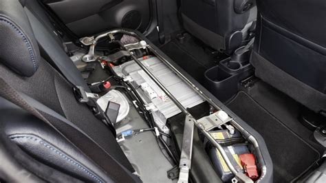 Toyota Yaris Hybrid battery location diagram