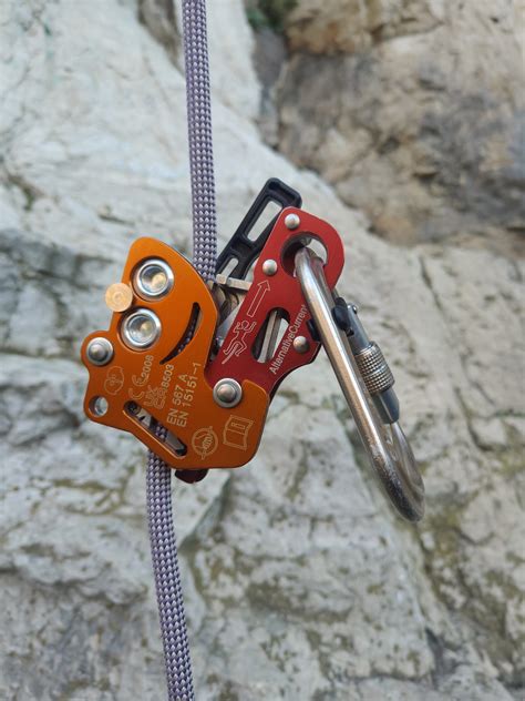 Arrampicatore in Top Rope Solo con dispositivo SULU GO