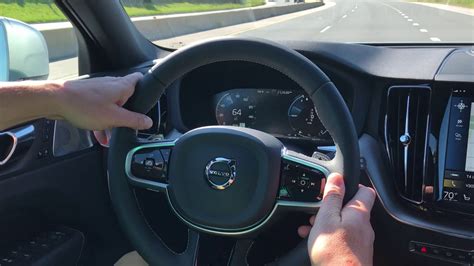 Volvo volante comandi Pilot Assist