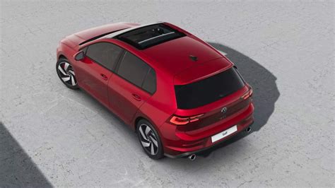 Volkswagen Golf GTI con tetto panoramico aperto