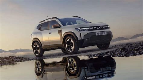Dacia Duster Hybrid-G 150 4x4 su strada asfaltata