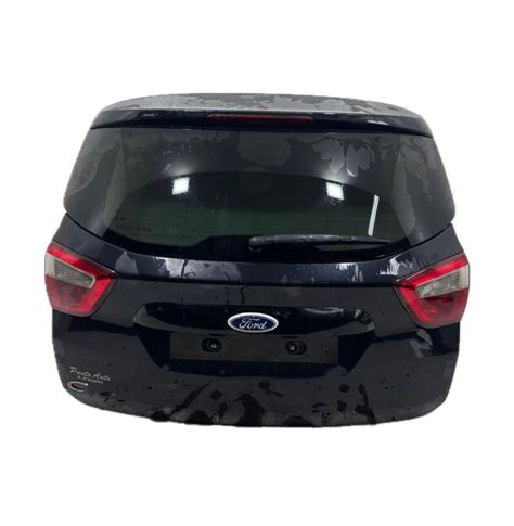 Ford Focus C-Max con portellone del bagagliaio aperto