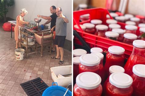 Famiglia che prepara la passata di pomodoro in Puglia