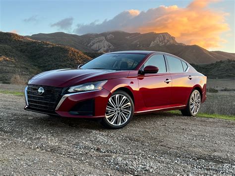 Nissan Altima con finiture cromate esterne