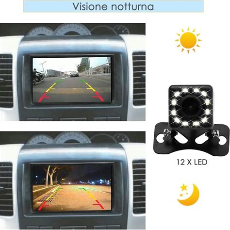 Subaru Forester in retromarcia con sensori e telecamera