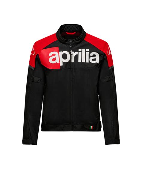 Esposizione di accessori e abbigliamento Aprilia