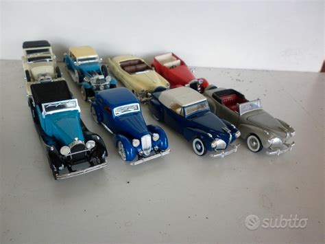 Modellini di auto d'epoca in latta
