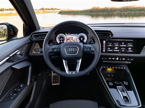 Interni Audi A3 Sportback con allestimento Sline e tetto panoramico