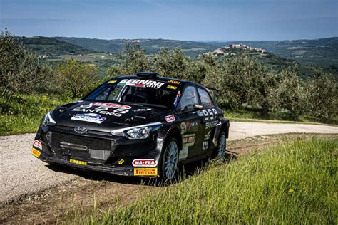 Matteo Bernini al volante della sua Hyundai da rally