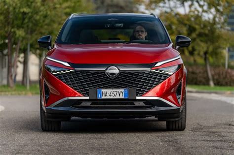 Vista frontale di una Nissan Qashqai