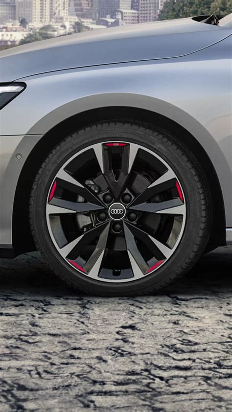 Cerchi Audi in primo piano su un veicolo