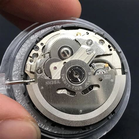 Interno del movimento automatico Seiko NH35A