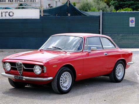 Alfa Romeo GT vista di 3/4 anteriore