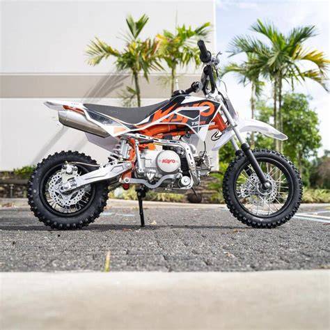 Immagine di una Pit bike con accessori in alluminio e protezioni