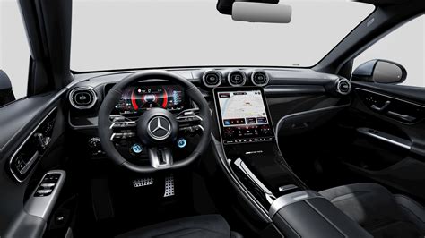 Immagine di interni di Mercedes-Benz Classe E con display digitale