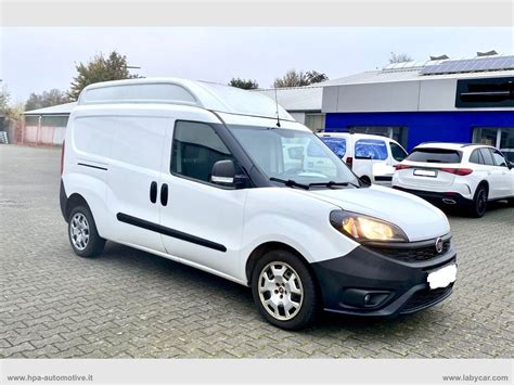 Fiat Doblò tetto alto in esterno