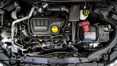 Nissan Qashqai 2.0 dCi engine bay