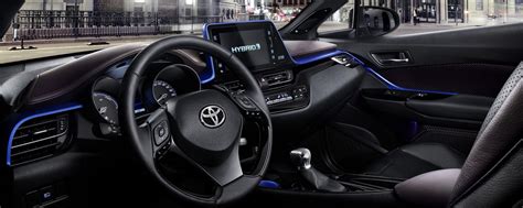 Interni Toyota C-HR con illuminazione ambientale