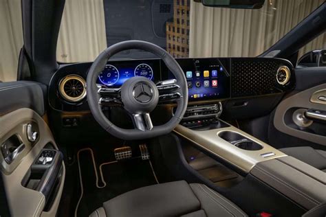 dettaglio interno plancia Mercedes CLA