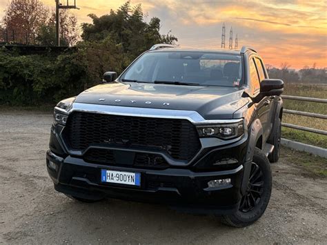 confronto interni di pick-up di lusso e pick-up da lavoro