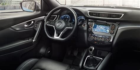 Interni del Nissan Qashqai con volante D-Shape