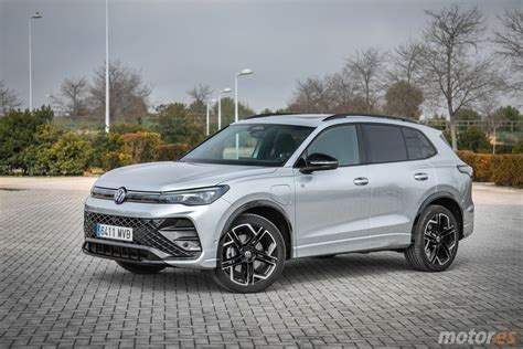 Volkswagen Tiguan eHybrid in ambiente urbano