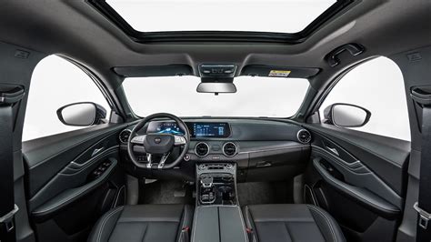 Interni auto con focus sul comfort acustico